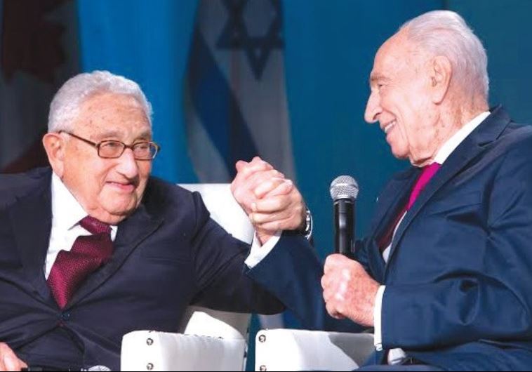 Henry Kissinger and Shimon Peres in Toronto (photo credit: SOH)