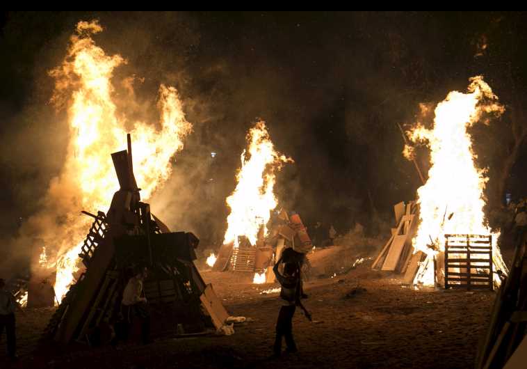 Bonfires burn in Bnei Brak (Photo by: Reuters)