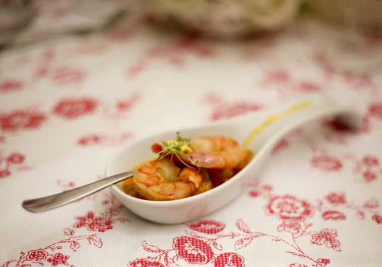 Grilled Shrimp with cactus fruit and chilli