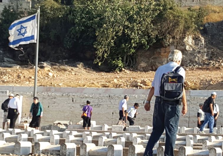 Reciting the Kaddish prayer at the city’s ancient Jewish cemetery (Ben Bresky) 