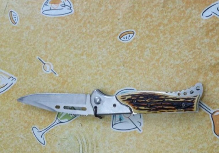 The knife found on the 18-year-old near Cave of the Patriarchs (Credit: Israel Police)