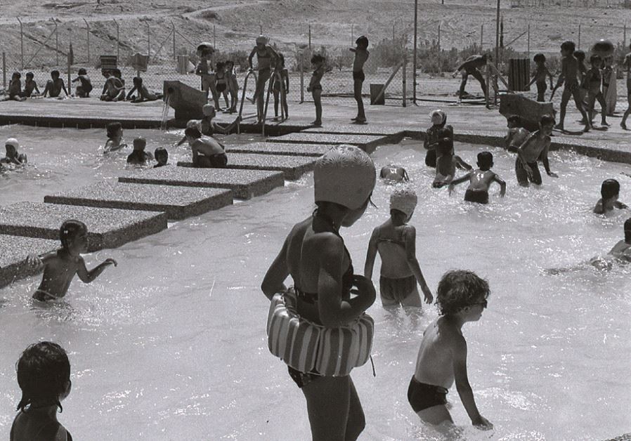 The Mitzpe Ramon swimming pool, 1976. Credit: Boris Carmi/Meitar Collection