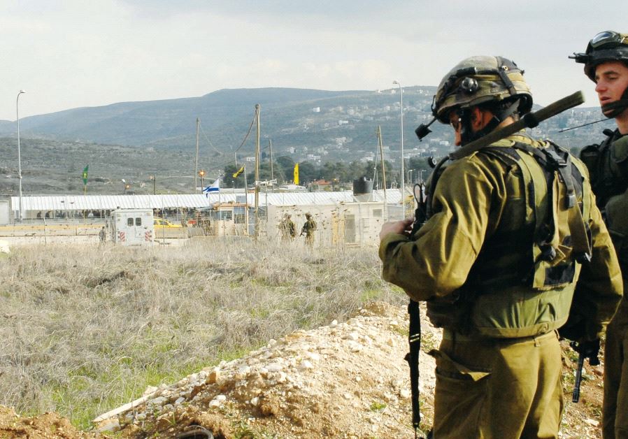 Soldiers at the Awara checkpoint near Nablus in 2008. Credit: MOSHE MILNER / GPO