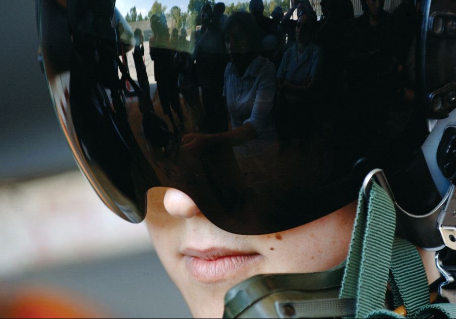 A female air force pilot at the Hatzor base in 2006. Credit: Reuters